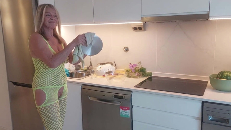 martinawest: Why Some Grannys Just Do It in the Kitchen.