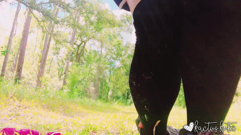 kactus kutie: L'escursionista viene ad alta voce con il vibratore sul sentiero