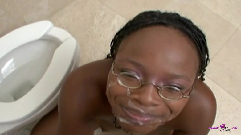 Naughty Black Girls: Nic se nevyrovná černé milfce s brýlemi sání, šukání a polykání v...