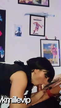 Hard neuken woensdag Addams strakke kut, creampie en plug in haar anus!