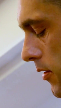 Remaja pirang terangsang disetubuhi di pantat oleh kontol besar