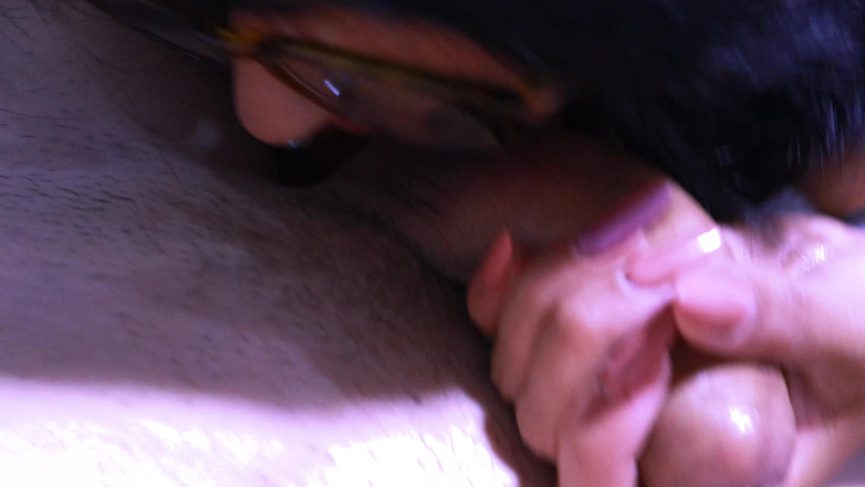 Ellie pink: Požádá mě o kouření a začni mi kouřit ptáka, dokud...