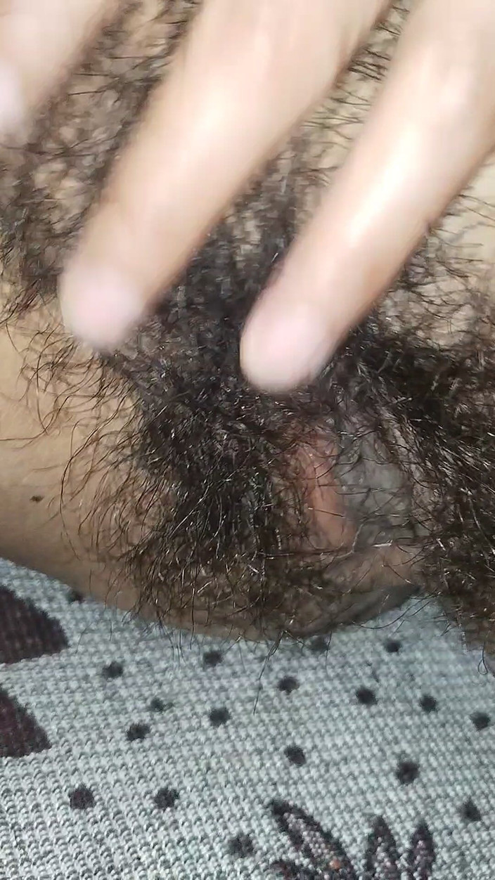 Xoxo Times: Prstění její sexy chlupaté zralé kundičky