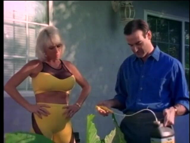 Old Good Porn: Maravilhosa loira prostituta gosta de chupar pau e garganta de...