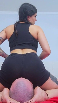 Qween Farting - zacházení, prd sniffer si zaslouží Full HD