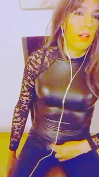 Sissy Crossdresser Masturbating