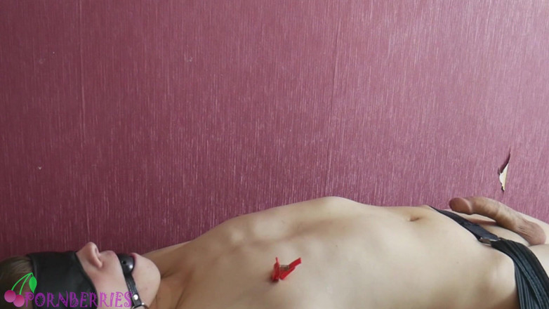 Ethan Alex: Suave sesión bdsm twink con cera de vela