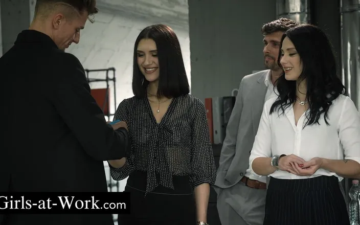 Girls At Work: Zlobivá objížďka v parku