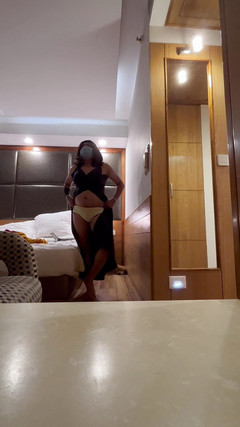 Jessica Leone: Jessica Zkouší sexy černé štěrbýny