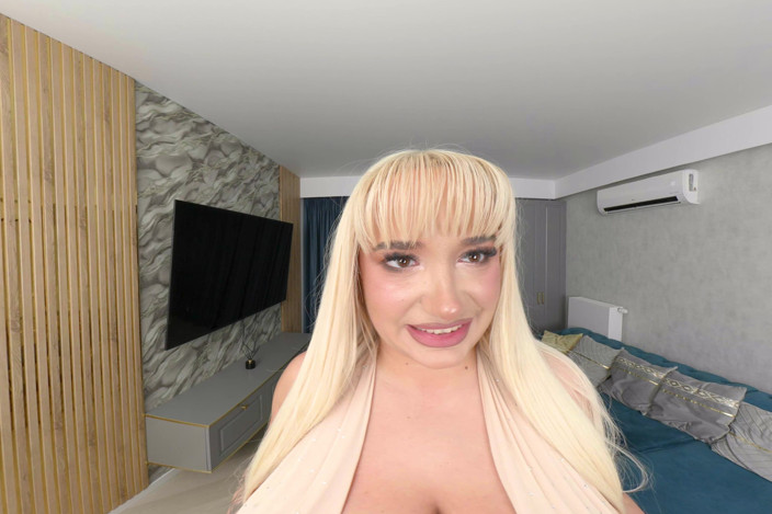 NO2StudioVR: Francii Luscious - Breast-case Scenario