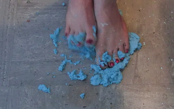 Lilly Disgrace: Squishing alginate