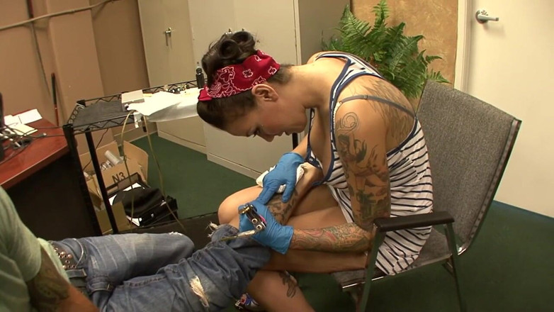 Wonderfull Bigboobs: Lavoro con grandi tette - una tettona tatuata succhia e scopa...
