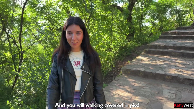 Katty West: Passeggiata folle in un parco pubblico pieno di gente - Soffiolamento...