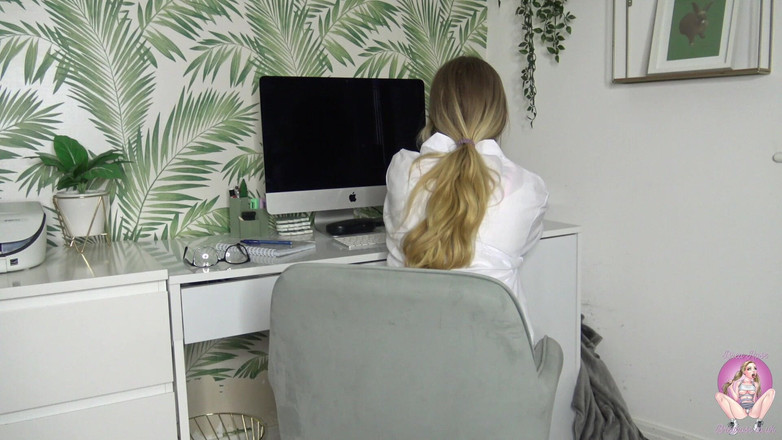 Brea Rose: 핸잡을 해주는 의사