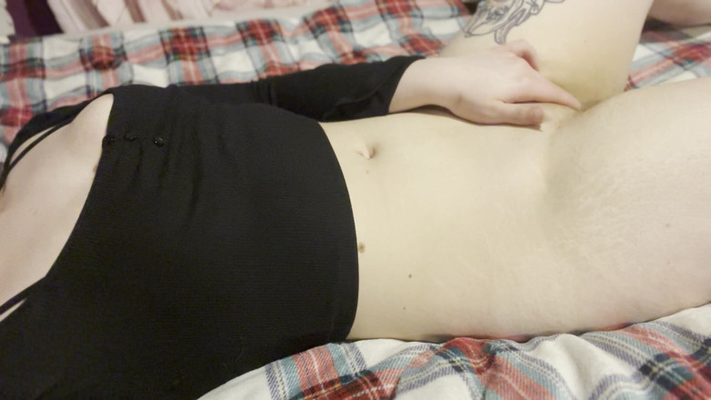 Naughty Vixen: 젖은 팬티로 내 클리토리스를 문지르기
