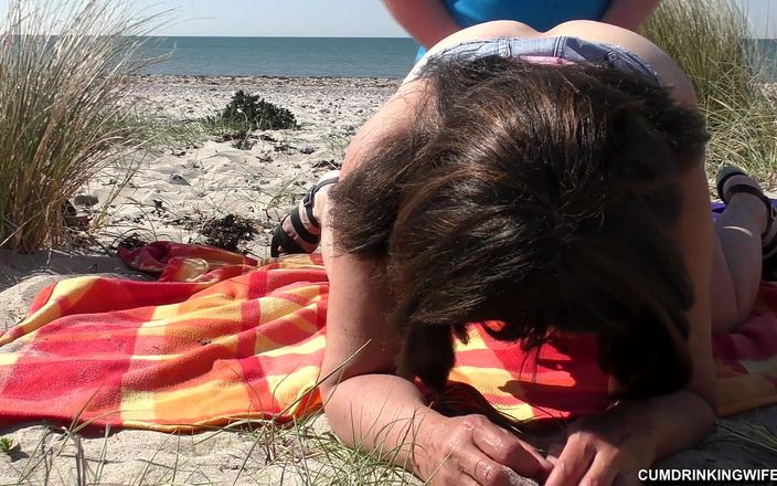 Cumdrinking Wife: Von über 10 zufälligen Typen am öffentlichen strand gefickt