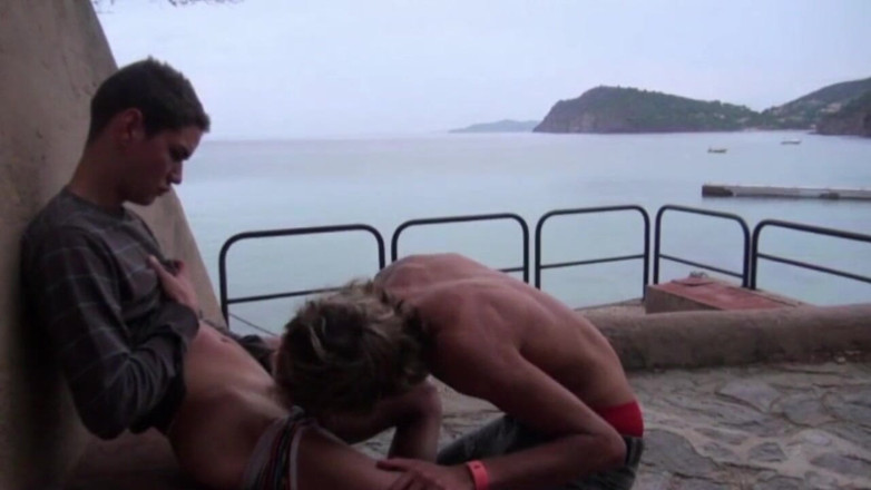 Crunch Boy: Surferin am schamstrand von twink gefickt