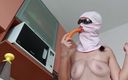 Amateur_MS: Cô vợ nghiệp dư gợi cảm trong nhà bếp. Vợ...