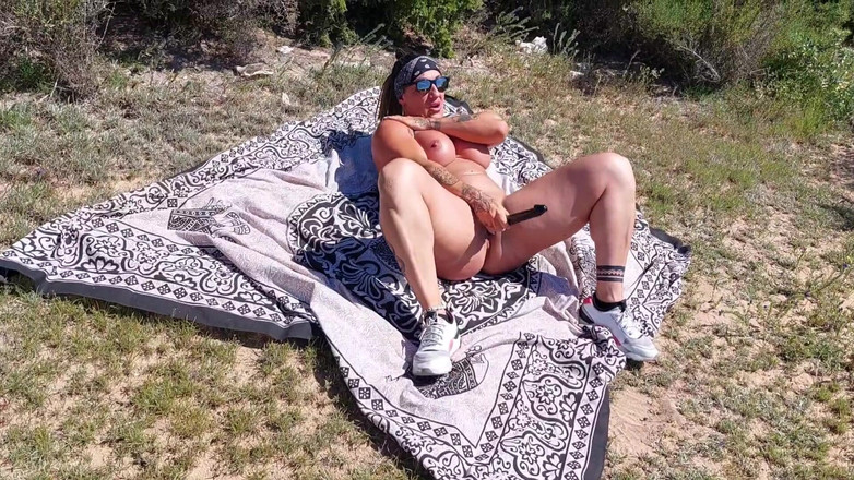 Danaxmuscles: Dobrá děvka šuká na pláži