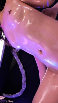 텐카이치 댄스 페스티벌: 공개 의상을 입은 섹시한 댄서. 춤추는 섹스 영혼