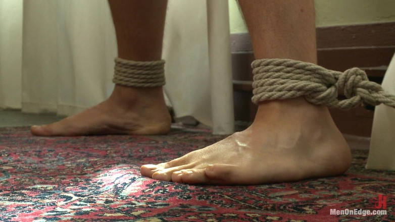 Men on Edge: 쩌는 쩌는 젖탱이