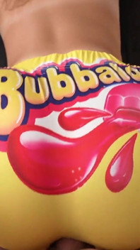 Šukání holky s velkým zadkem v Bubbaloo Kraťasech
