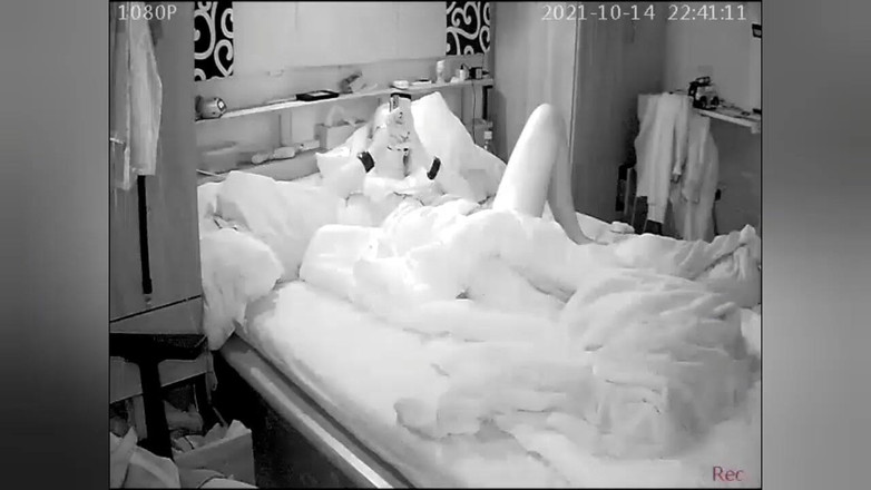 KittieNoOne: Şişman dildoma binişimi izle