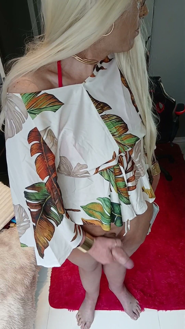 Sexy ass CDzinhafx: Знімаю синій бікін і врешті-решт ще один оргазм на шортах