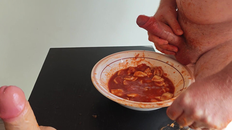 Food Pissplay: Yemeğime işiyorum ve sonunda boşalıyorum