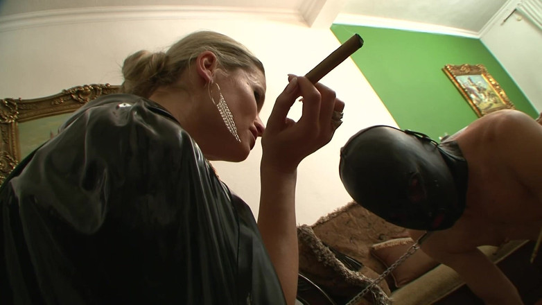 BDSM Deutschland: Dominatrix to dělá podle všech pravidel umění se svými submisivními