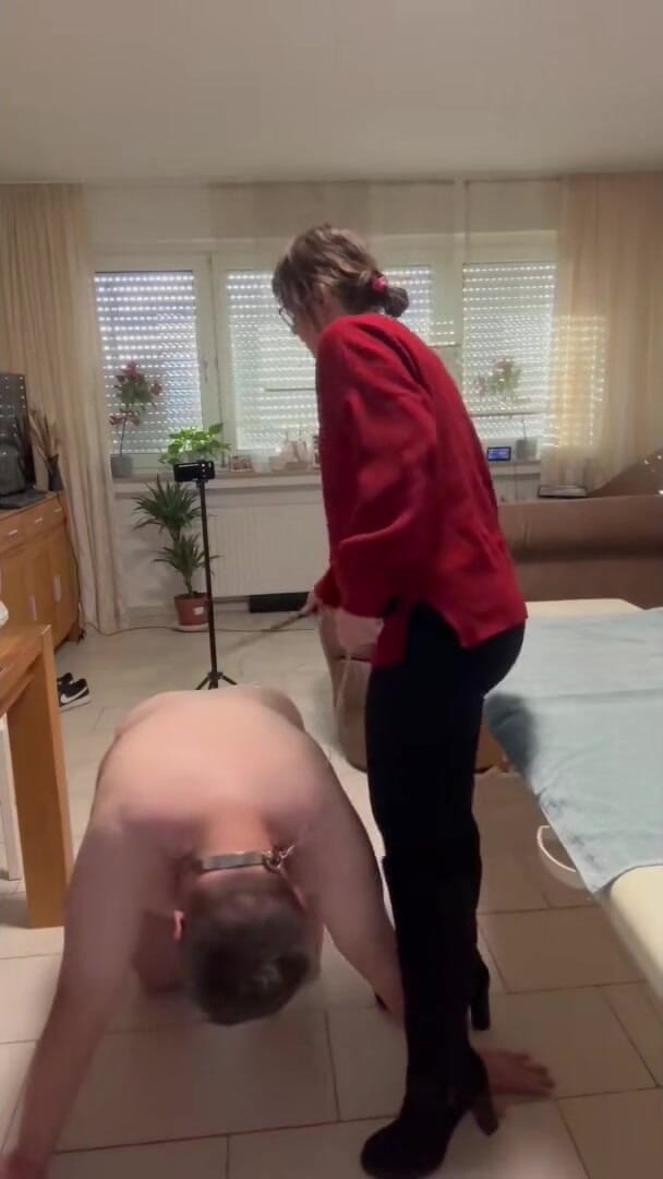 DomLadyMia: Domladymia-slaveofm Lividi Rossi per Lo Schiavo Parte 1