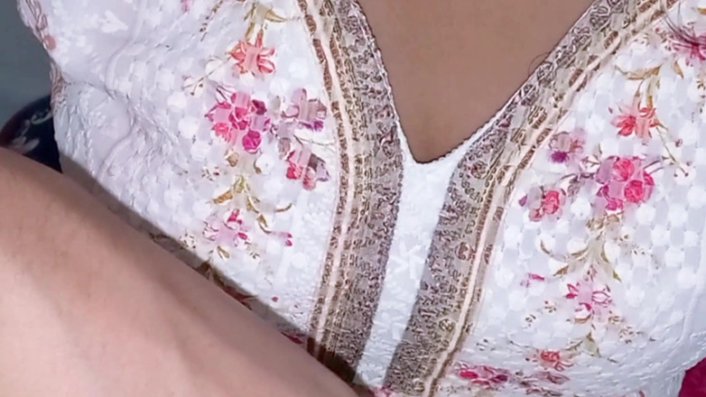 Angel Surovi Lata: Awek Bangla India panas dan seksi berkongkek semasa Part_01