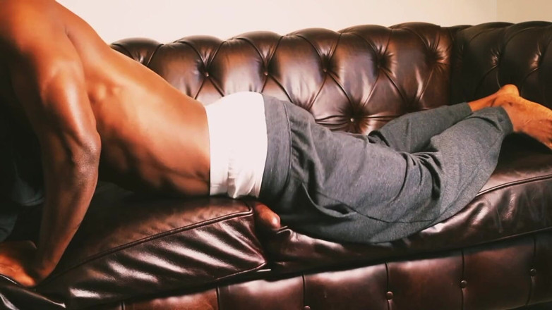 Closecoconut: Masculine Man Masterbates Hard on Couch