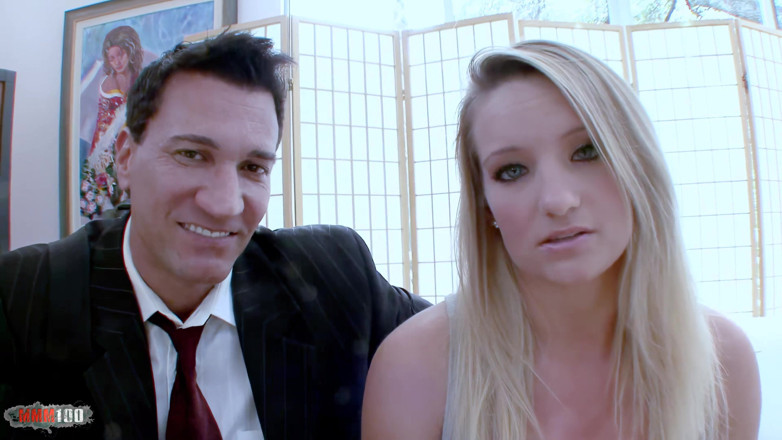 Porn-World: Cali Carter si blonde comel untuk jurujual bertuah