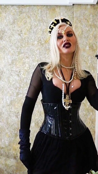 Dominazione femminile oscura (fantasia di Halloween)