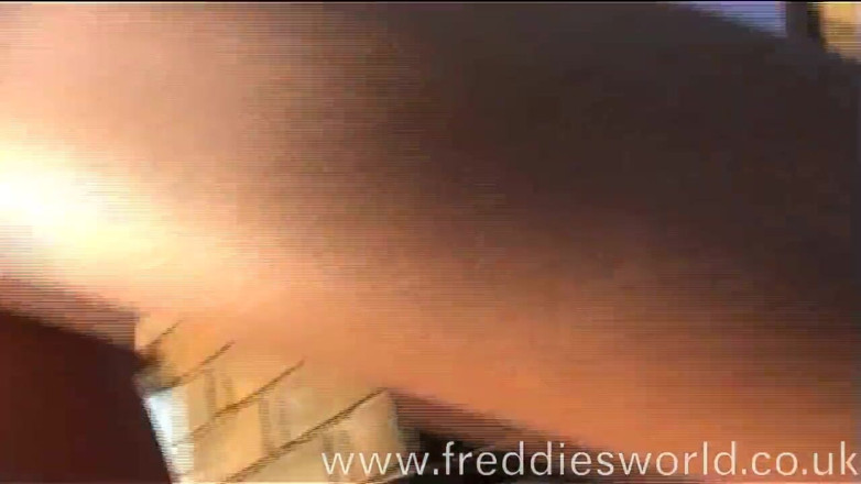 Freddies World: Východoevropská kočička ošukaná do zadku
