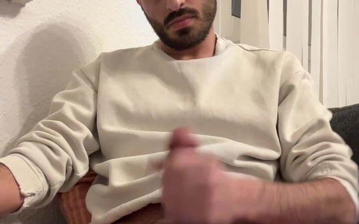 Taboofuxxer: Chico turco pajeando su polla