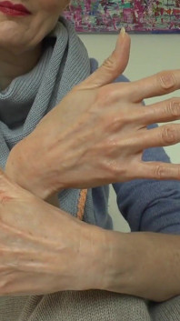 เลดี้วิกตอเรีย วาเลนเต้ - ชุดแคชเมียร์ มือสวยงาม เล็บยาว ถ่ายใกล้ JOI