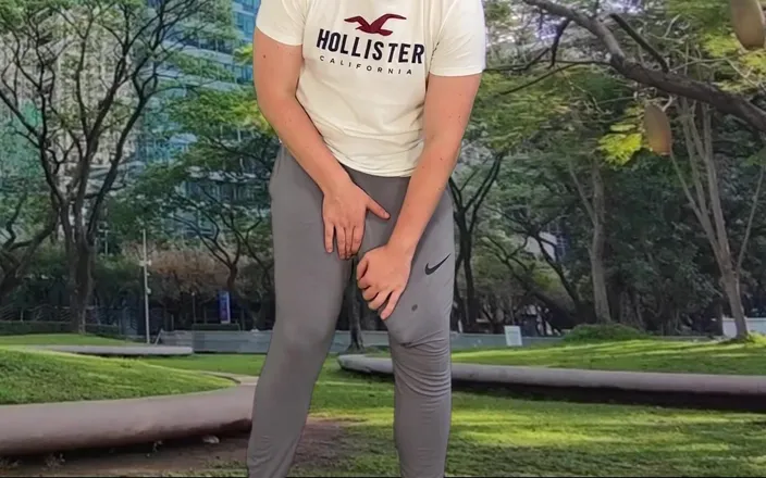 Lucas Nathan King: Public Cum in Grey Sweatpants