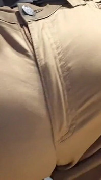 パンツの大きな隆起