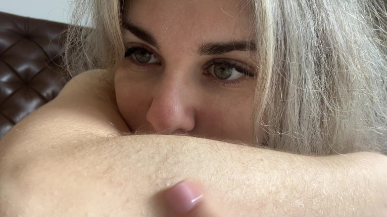 Misty Phoenix: Přizni, že jsi zapnutá chlupatými holkami