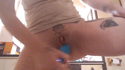Kattdaddys studio: My closeup masturbation with a blue vibrator - solo