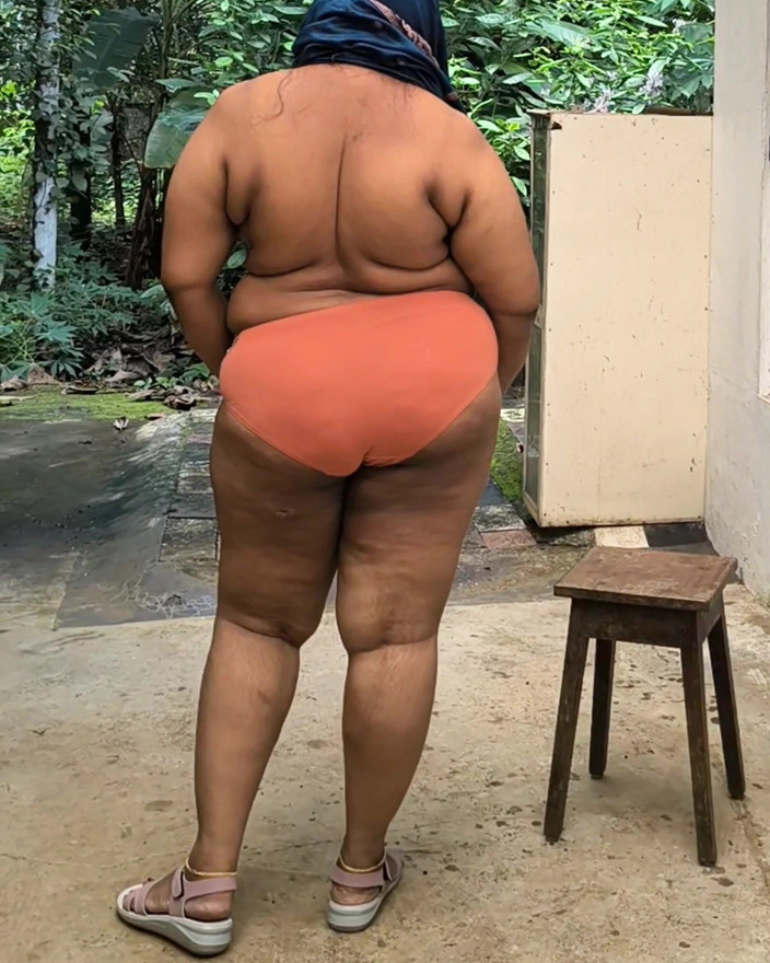 Anne Ipe: Indiana menina em topless sexy sessão de fotos em salwar...