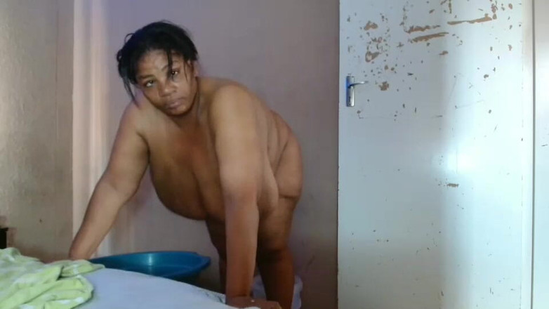 Legendary Booty Overdose: Sembah tetek raksasa