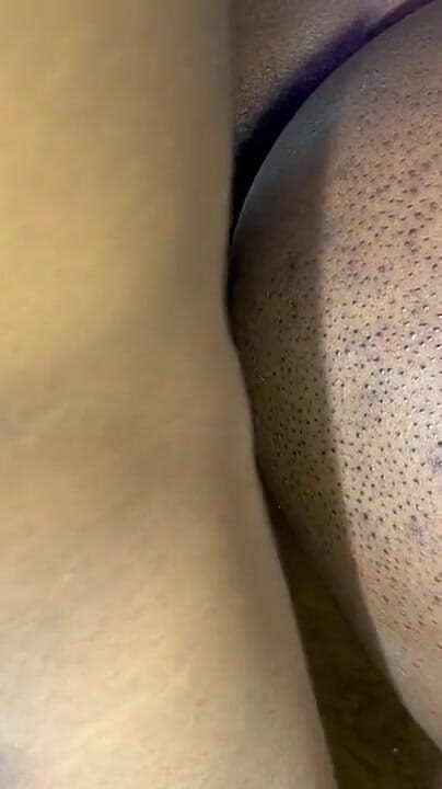Prettypussy102: Istri rambut merah ngasih pantat mungilnya
