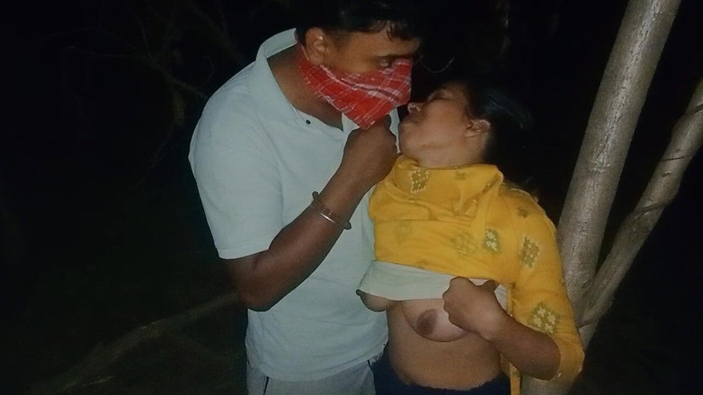 NikiRathod: 자정에 깊은 숲에서 섹스하는 오랜 시간 후