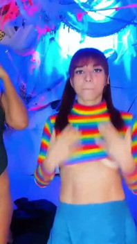 Lesbischer Blowjob mit Stöhnen