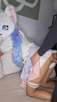 18+ la sottomessa otaku con la maschera si lascia penetrare molto duramente