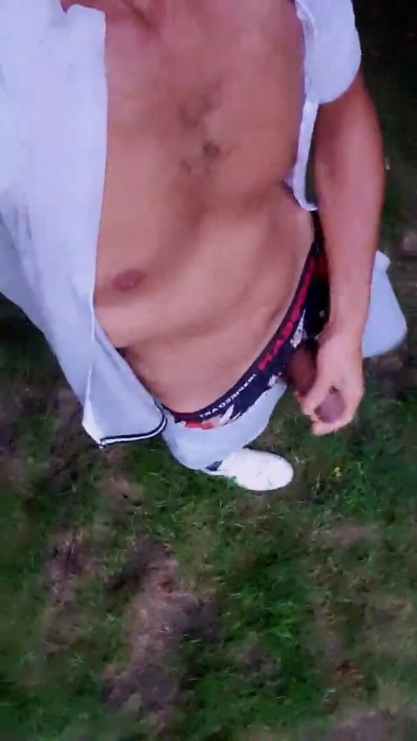 Slutboyben: Il ragazzo in cam4 abgefickt ed vollgerotzt all'aperto