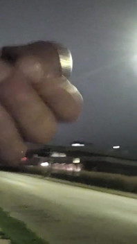 Jazda na świeżym powietrzu dildo, szarpanie i orgazm w pracy